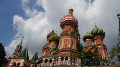 Почему Покровский собор на Красной площади называют храмом Василия Блаженного