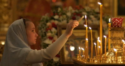 Что означает когда мы ставим свечи в церкви