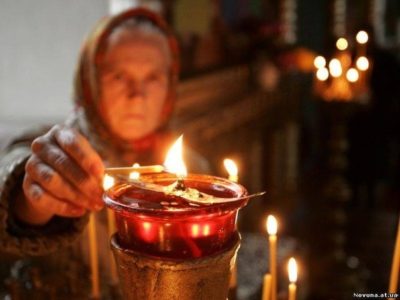 Как правильно ставить свечи за здравие в церкви